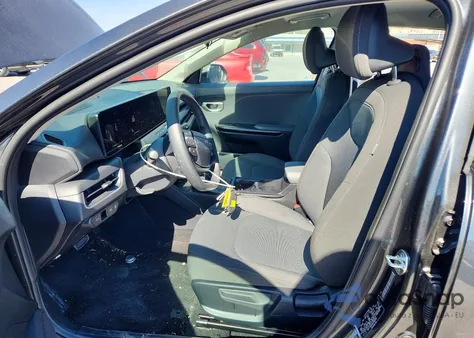 2025 Kia K4 Lxs z USA, uszkodzony, nr VIN 3KPFT4DE8SE049696